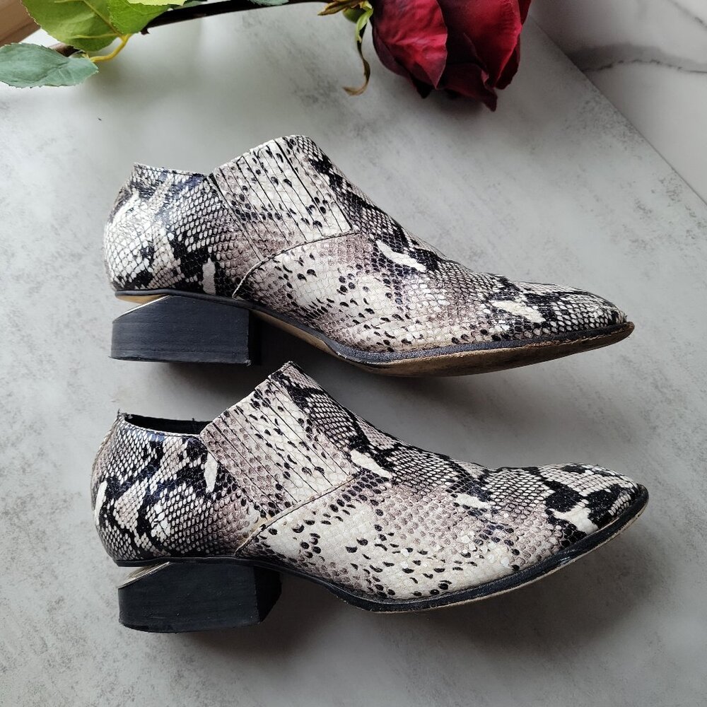 🔥Silent D Womens Python Snake Ivtay Boot Black & White Size 37 (6.5-7 us) - Picture 6 of 9